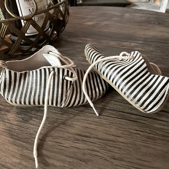 PIPER FINN oxfords hard sole shoes size 8 - Picture 2 of 4